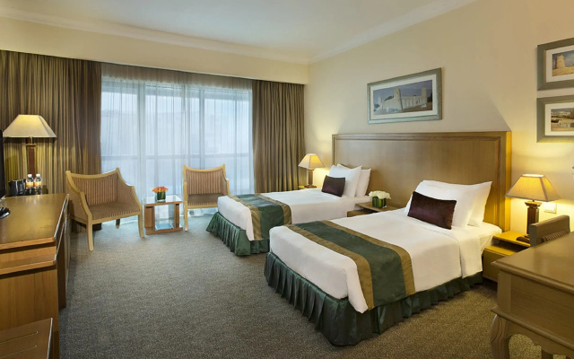 Отель DoubleTree by Hilton Dubai Port Saeed