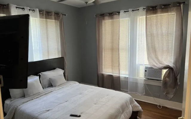 Cozy Downtown 2 Bedroom home