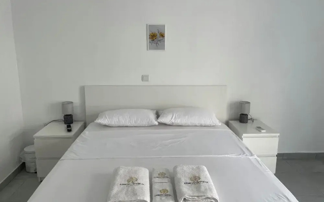Vibrant Omonia Oasis, Modern Apartment in the Heart of Athens