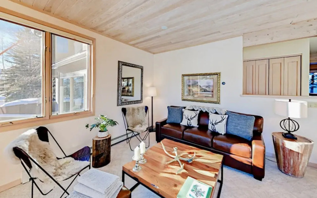 Exclusive Mountain Retreat #B - 4 Br Duplex