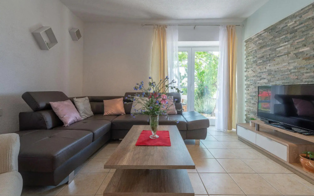 Holiday Home in Lisicic With Pool
