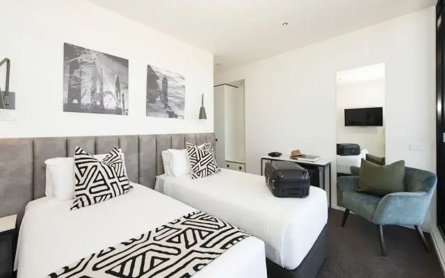 R Hotel Geelong