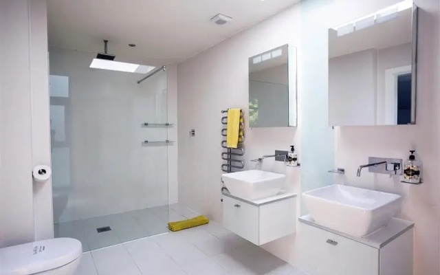 Deluxe Modern House - DHH