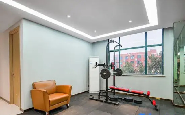 Vienna Classic Hotel (Ningbo University Kongpu subway station hotel)