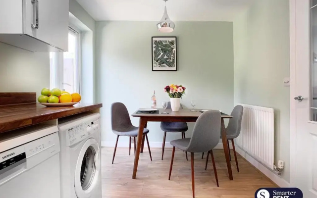 Wokingham - 2 Bed House with Garden