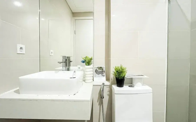 Studio Near Kalideres Station At Daan Mogot City Apartment
