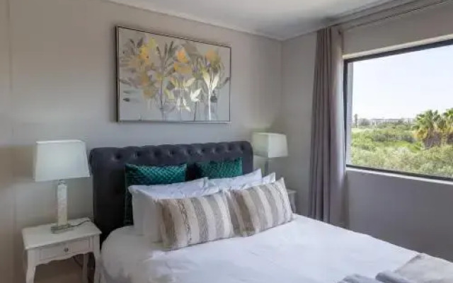 Blou Inn - Century City