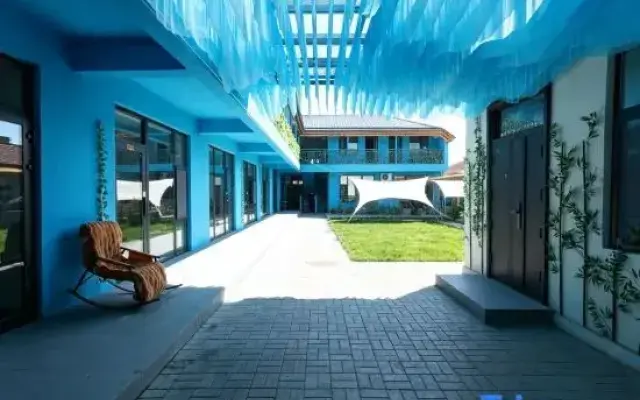 Lake Blue · Holiday Garden · Family Vacation Boutique Hotel (Teks Eight Trigram City Branch)