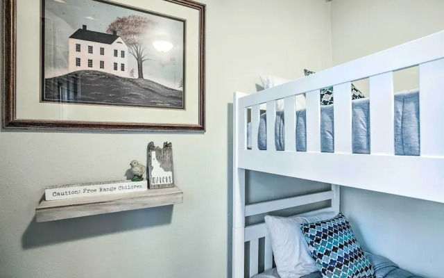 High-end & Homey Family Abode: Walk Downtown!