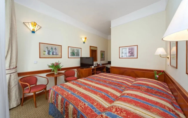 Hotel 16