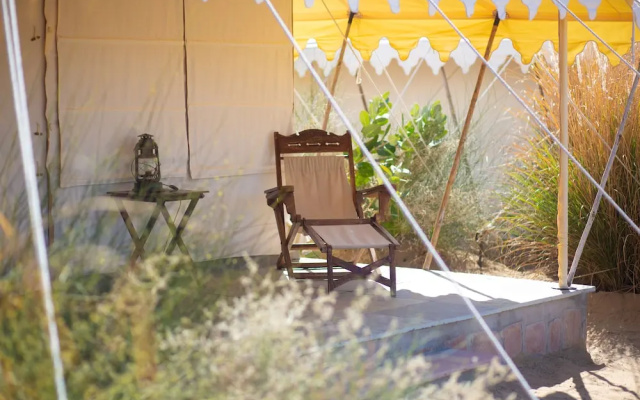 Manvār Sevan, The Desert Camp