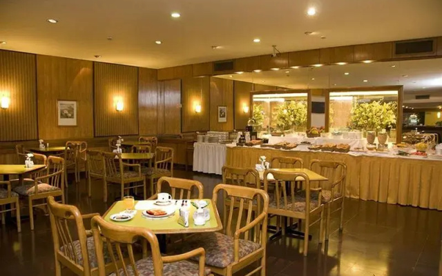Carlton Hotel