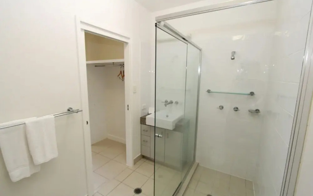 Beachside Apartment 5