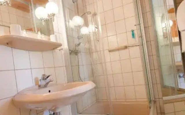 Gustls Hus, App 2