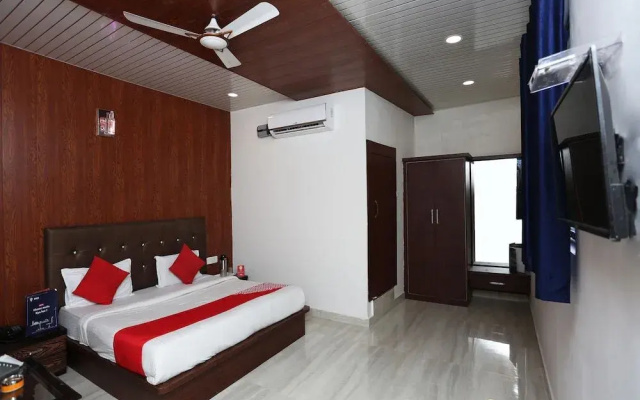 Oyo 15839 Hotel Queen Palace