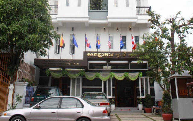 La Lune Hotel In Phnom Penh Cambodia From None Photos - 