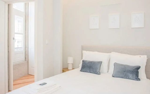 Liiiving in Porto - Aliados Stone Apartment