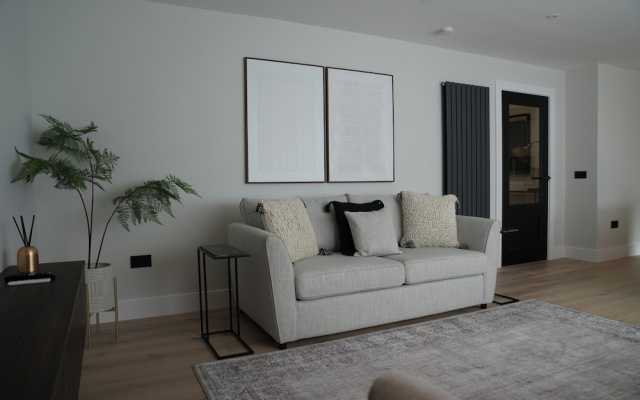 1st Floor Luxury 2-bed Apt, Sleeps 6