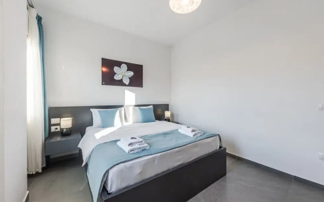 Expansive Apartment With Beach Access - Jasemin