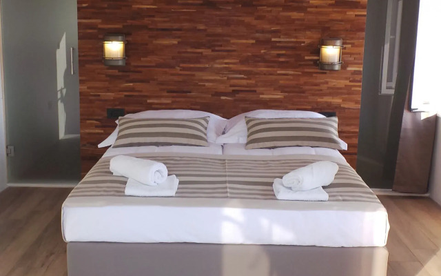 Holiday house Tanja - with pool : Tucepi, Riviera Makarska
