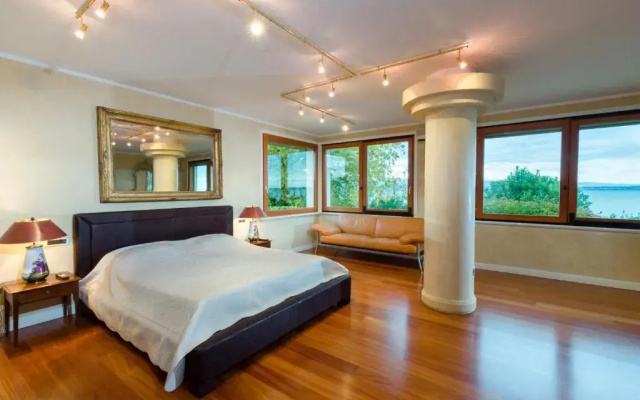 Lake Front Luxury Suites (Adults Only)