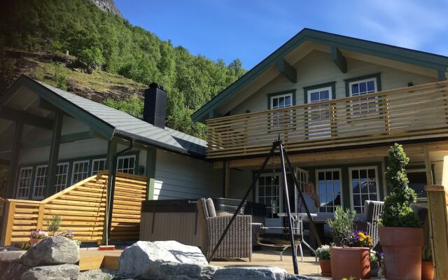 Отель Vollsnes Feriehus вид на фасад