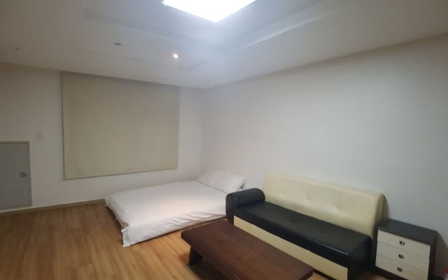 Отель Galaxy Gangnam Snh Tower2 комната для гостей