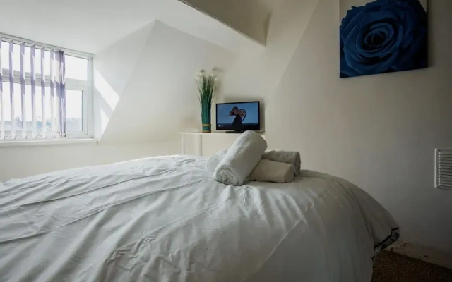 WoodHus Lodge Lovely Specious Room 5
