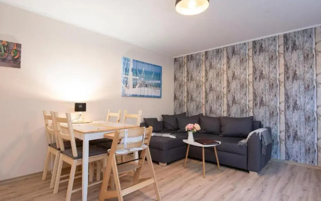 Wohnung 4, Leni
