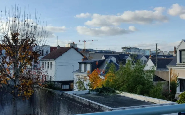 Studio Equipe, Grande Terrasse, a Cote de la Gare