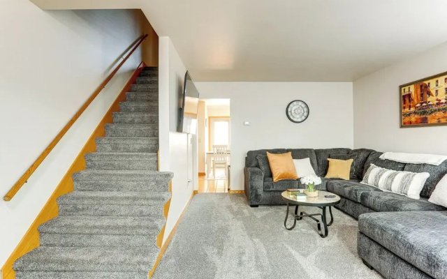 Convenient Townhome 1 Mi to Dtwn Clearfield
