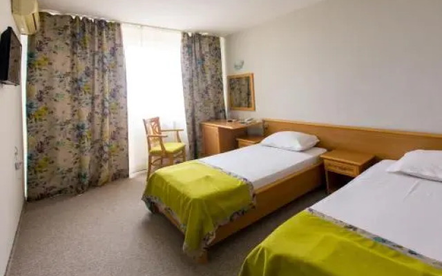 Hotel Briz 2