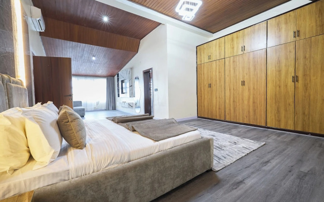 The Carrington Suites