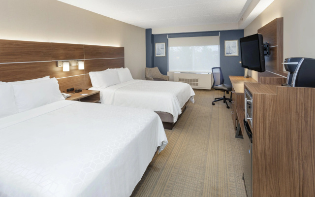 Holiday Inn Express & Suites Riverhead - Long Island by IHG