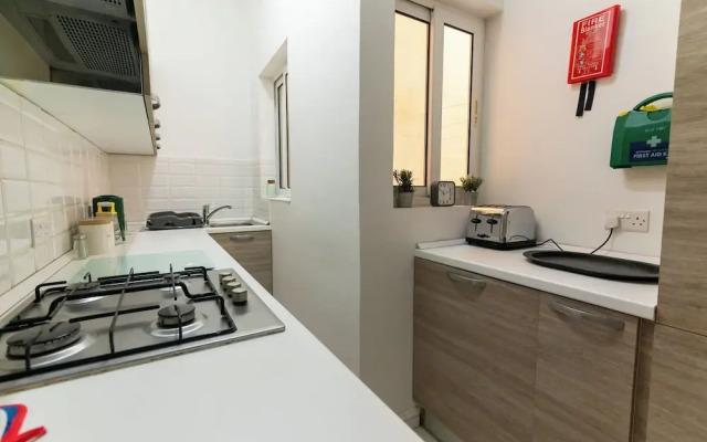 Seaside Cosy Maisonette- 2 mins from sea