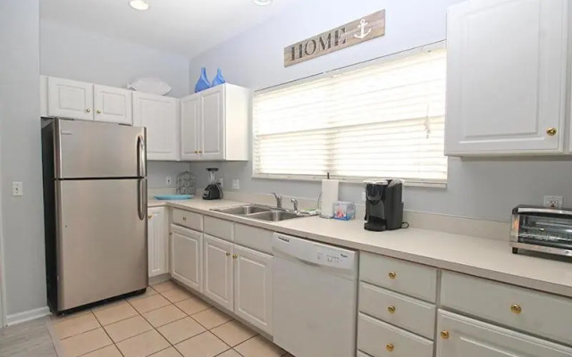 Newly Updated Cottage w/ Amazing Golf Course Views - Near Marina & Beach