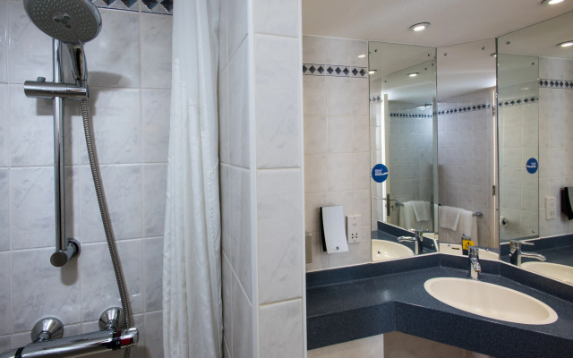 Holiday Inn Express London - Wimbledon South by IHG