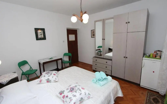 Rooms and Apartment Pina