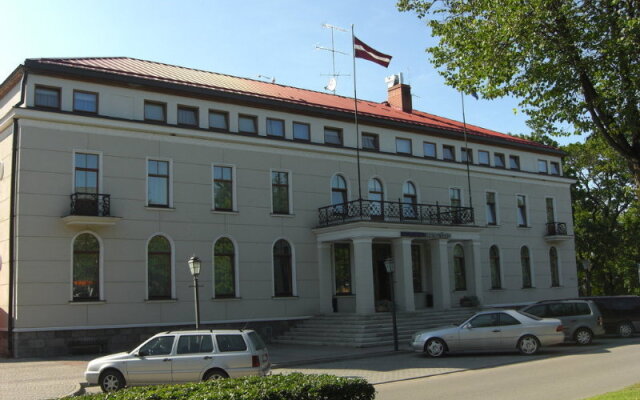 Hotel Cesis вид на фасад