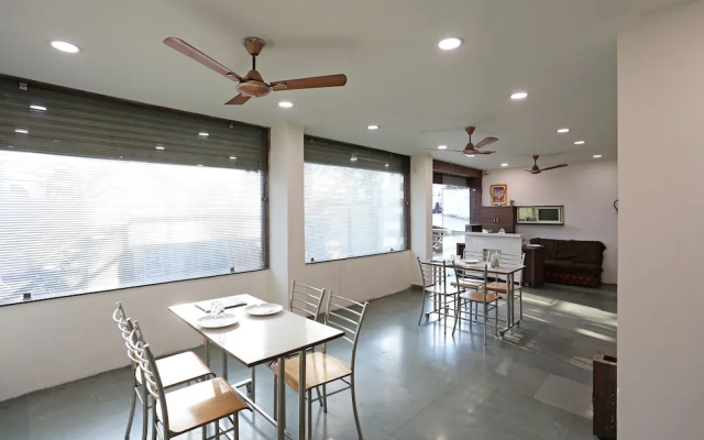 Fabhotel Ashirwad Regency