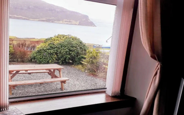 2 Bed House - Sleeps 6 - Pets - Parking - Wifi
