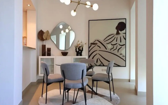 Elegant 1BR Oasis Burj Vista