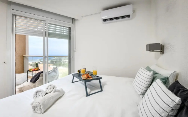 Modern Gem with Stunning Balcony by Sea N Rent