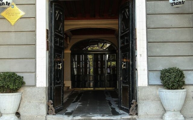 Отель Hostal Central Palace Madrid Испания, Мадрид - отзывы, цены и фото номеров - забронировать отель Hostal Central Palace Madrid онлайн вид на фасад