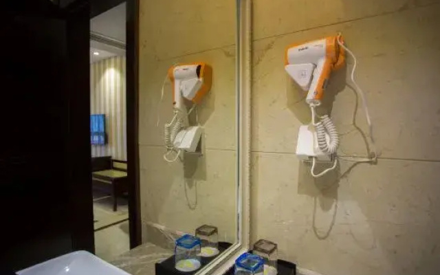 Huazhou Huyanwan Chain Hotel Shangjie Branch