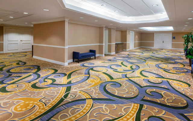 Hilton Indianapolis Hotel & Suites