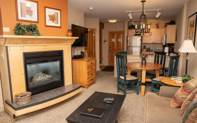 8282 Silver Mill 1 Bedroom Condo by RedAwning