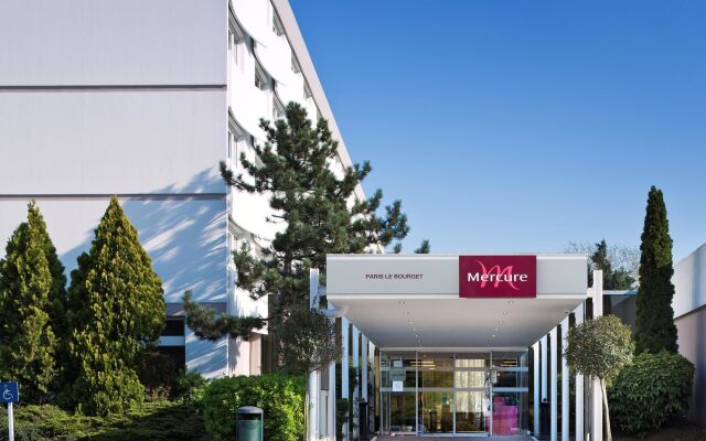 Hotel Mercure Paris Le Bourget вид на фасад