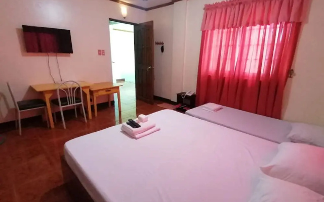 OYO 879  Lauriens Budget Hotel 2