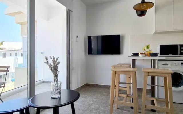 Phaedrus Living: Seaside Luxury Flat Athina 113